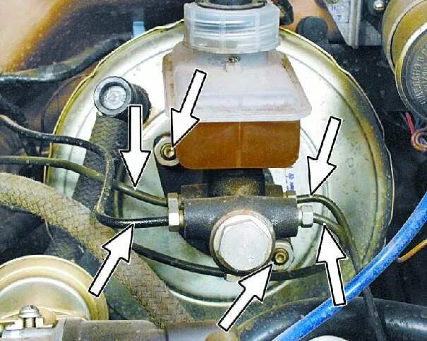 Тормоза на заглушенной машине. Вакуумный усилитель тормозов 2109. ВАЗ 2103 вакуум и главный тормозной цилиндр. Тормозной главный. Главный цилиндр ВАЗ 2110. Клапан ВУТ ВАЗ 2109.