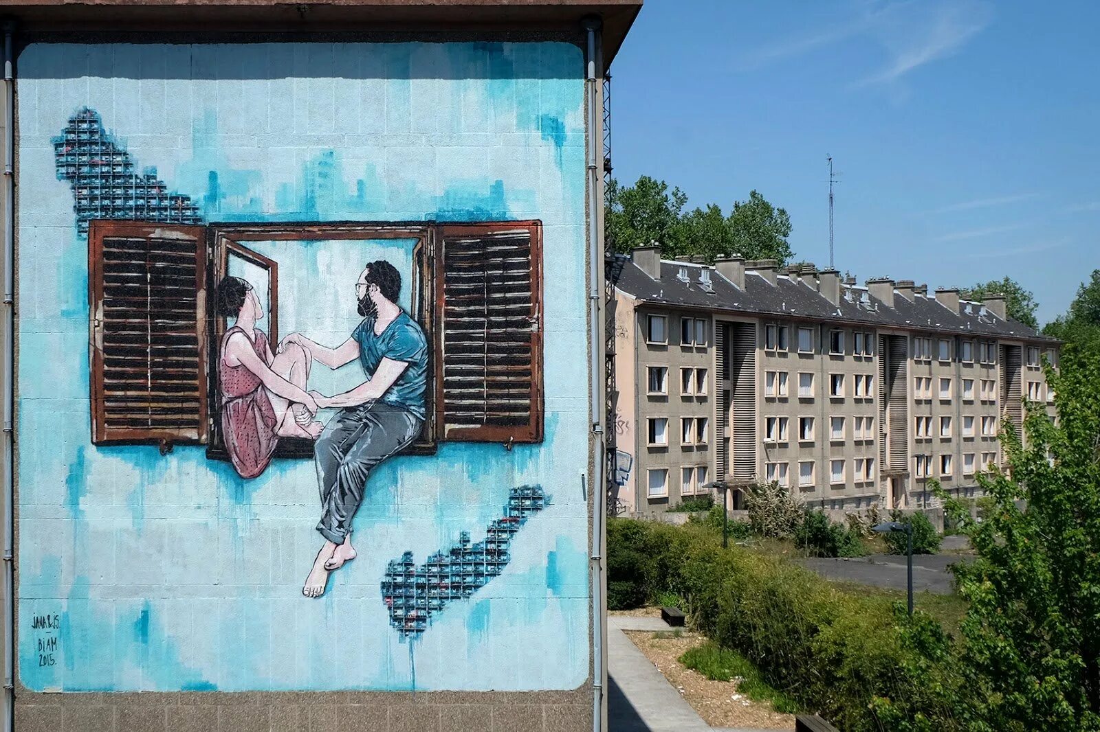 Роспись фасадных стен. Аэрография на фасаде зданий. Граффити на стенах домов в москве. Разрисованные стены на улице. Граффити город гатчина.