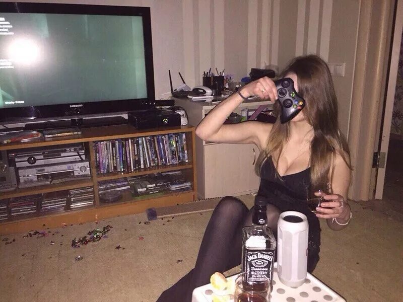 Пьяную телку на хате