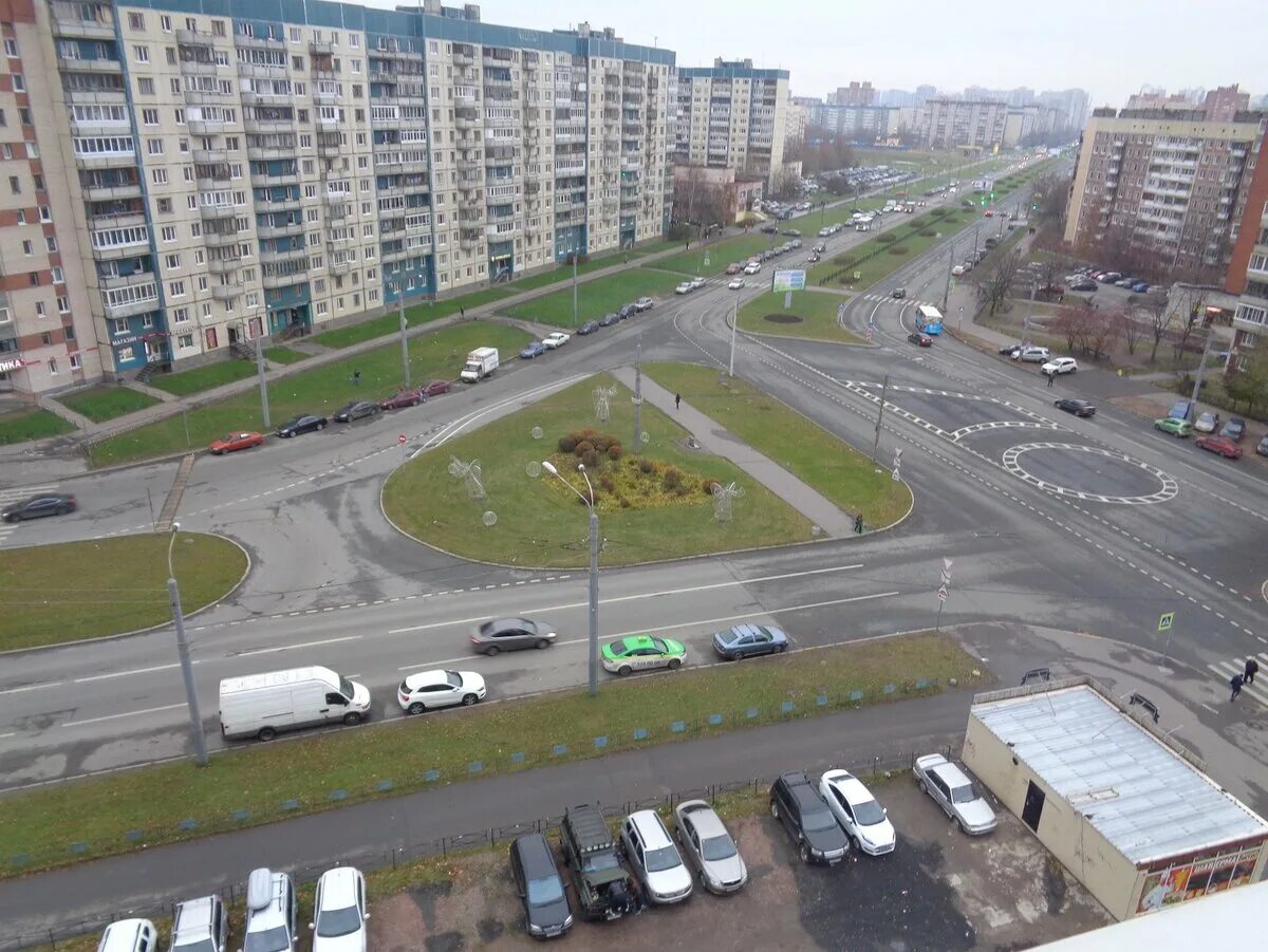 Королева комендантский. Комендантский проспект 2000. Площадь Сикорского в СПБ. Комендантский проспект 2000 год. Фонтан площадь Сикорского.