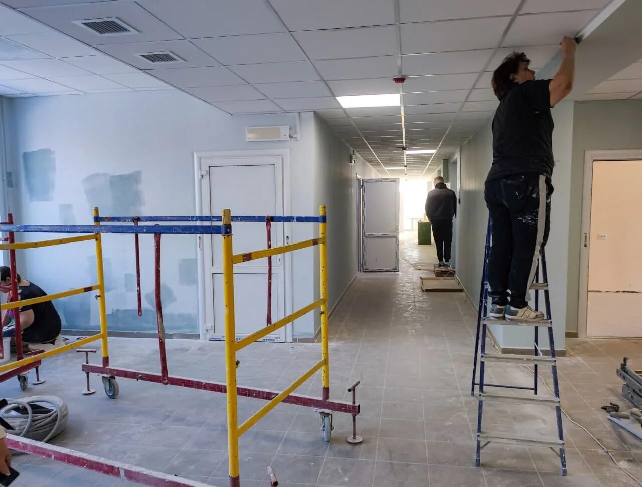 Ремонт работа курск. Ремонт больницы. ремонт поликлиники. текущий ремонт в клиниках. ремонт в медицинских учреждениях.