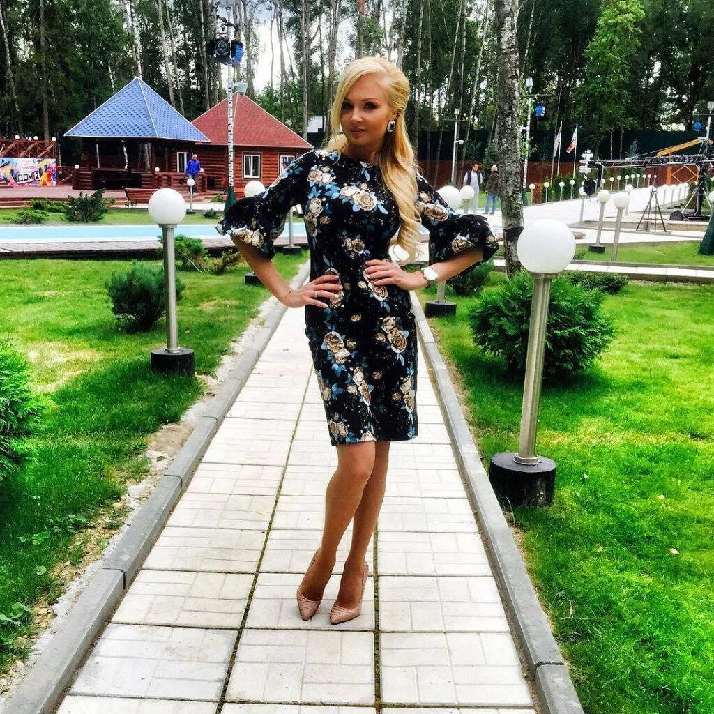 Платья дома 2. Наряды ольги бузовой. Свадебное платье оли рапунцель. Свадьба евгении феофилактовой. Платья ольги бузовой фото.