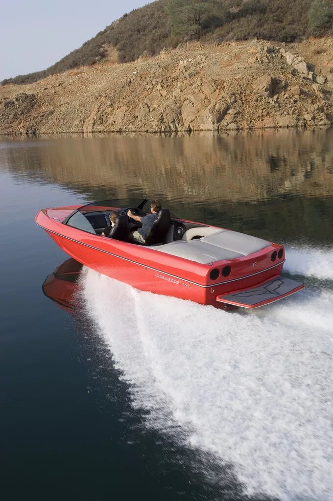 Глиссер на лодке. Катер спортивный скоростной. Speed boat катер. Современные моторные лодки. Offshore powerboat racing.