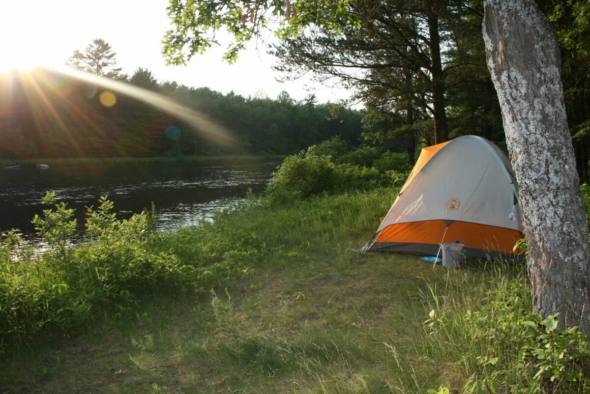 Camping explore. Поляна Увильды кемпинг. Кемпинг Истра Ривер. Палаточный лагерь Висимские Поляны. Палаточный кемпинг Висимские Поляны.