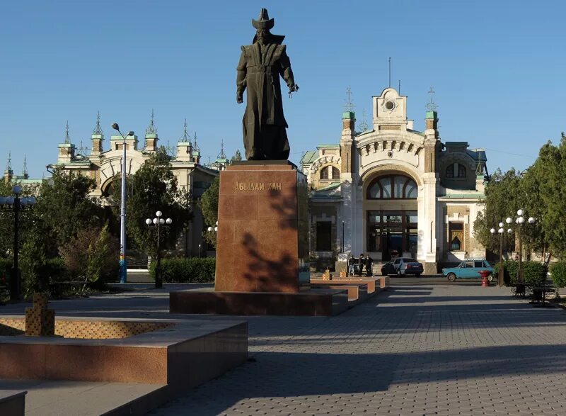 Туркестан вокзал. Туркестан вокзал. Вокзал в туркестан арыс. Вокзал в туркестан арыс. Вокзал станция туркестан.