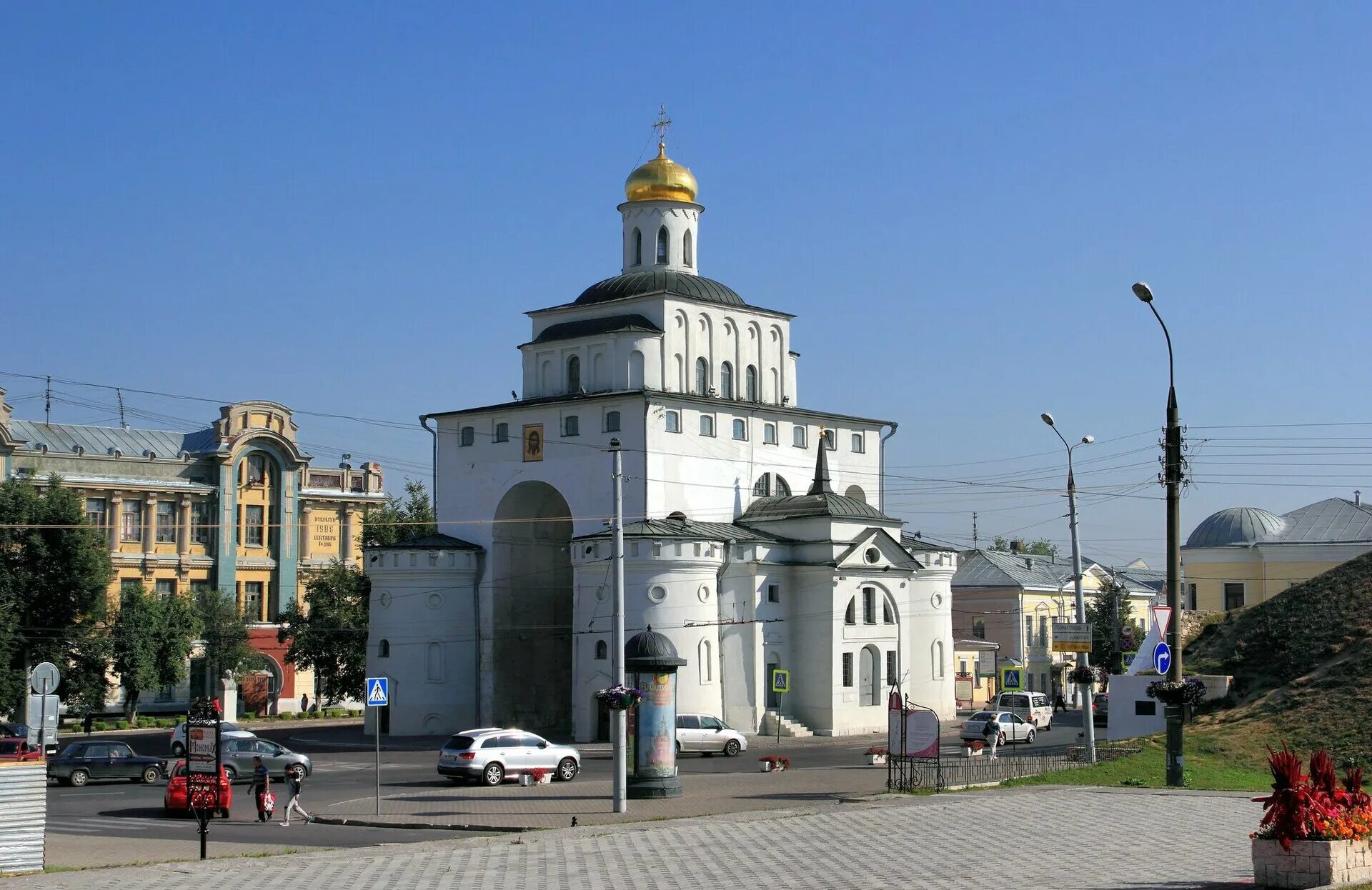 Золотые ворота достопримечательность города. Золотые ворота во Владимире. Достопримечательности Владимира золотые ворота.