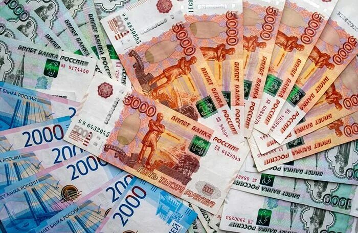 Российский рубль подешевел на торгах 17 мая