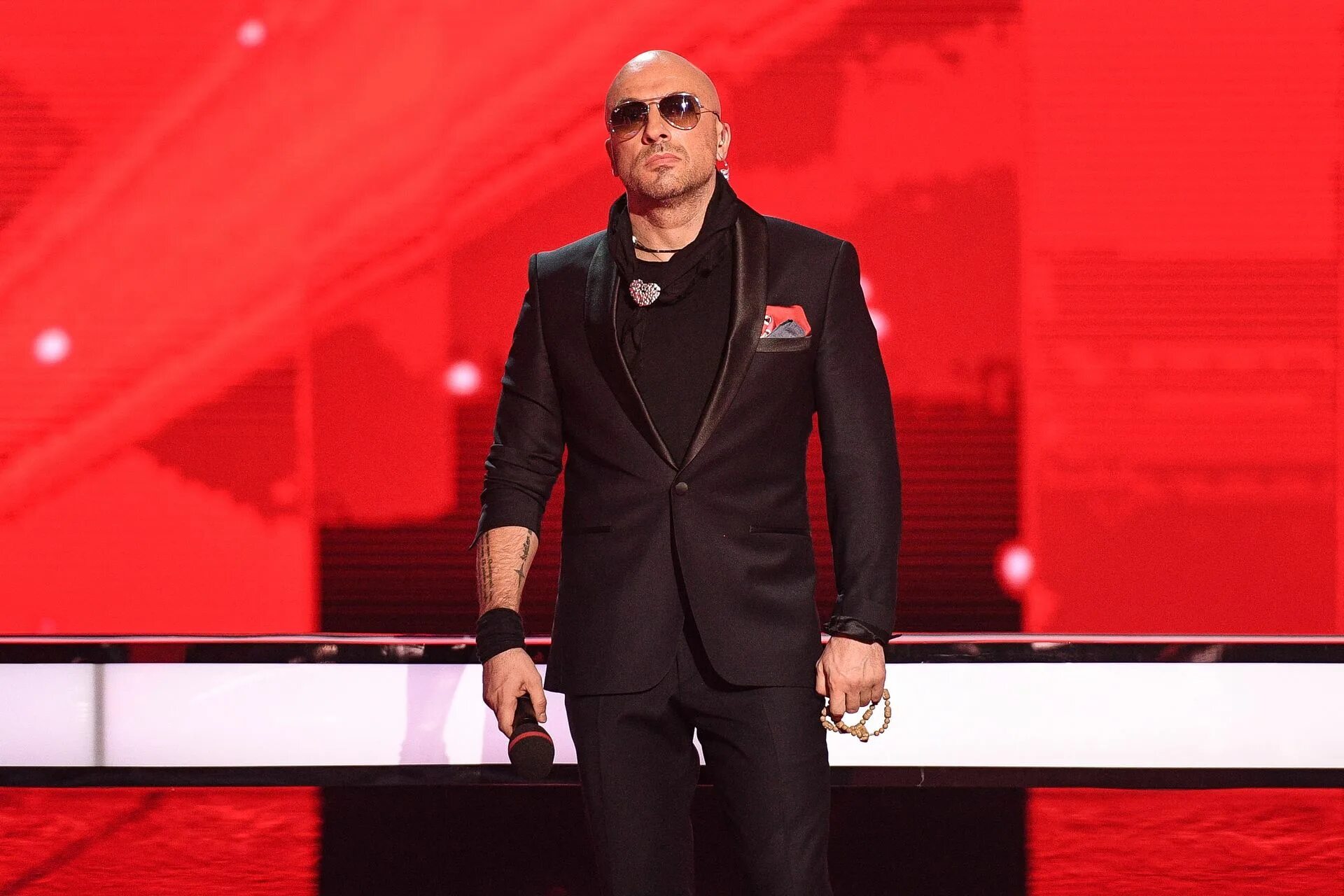 Вячеслав манучаров. Арчи ведущий mtv. Ведущие муз программ. Ведущий муз тв 2000. Дмитрий нагиев голос.