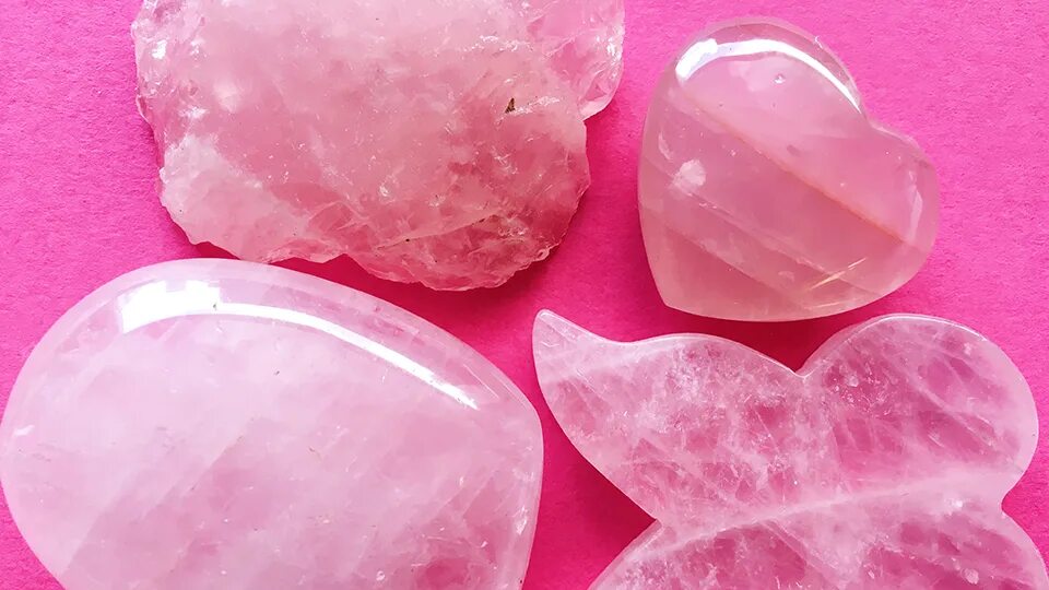 Розово белый камень. САМОЦВЕТ Rose Quartz - Роуз кварц. Розовый кварц Кристалл. Полудрагоценные камни розовый кварц. Розовый кварц друза.