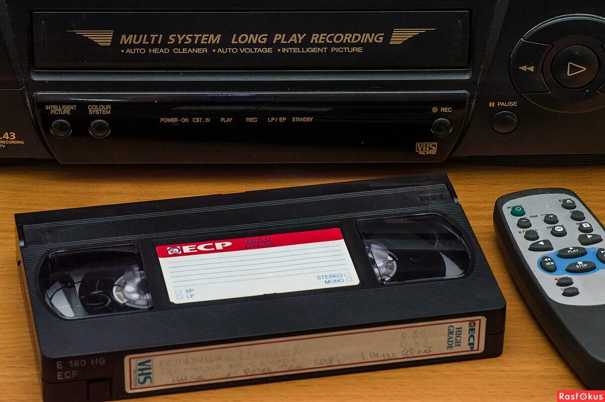Кассеты для видеомагнитофона. Видеомагнитофон кассетный 1996. Видеомагнитофон с кассетами 90е. Кассеты к видеомагнитофону 90 х. Видеомагнитофон кассетный 90.