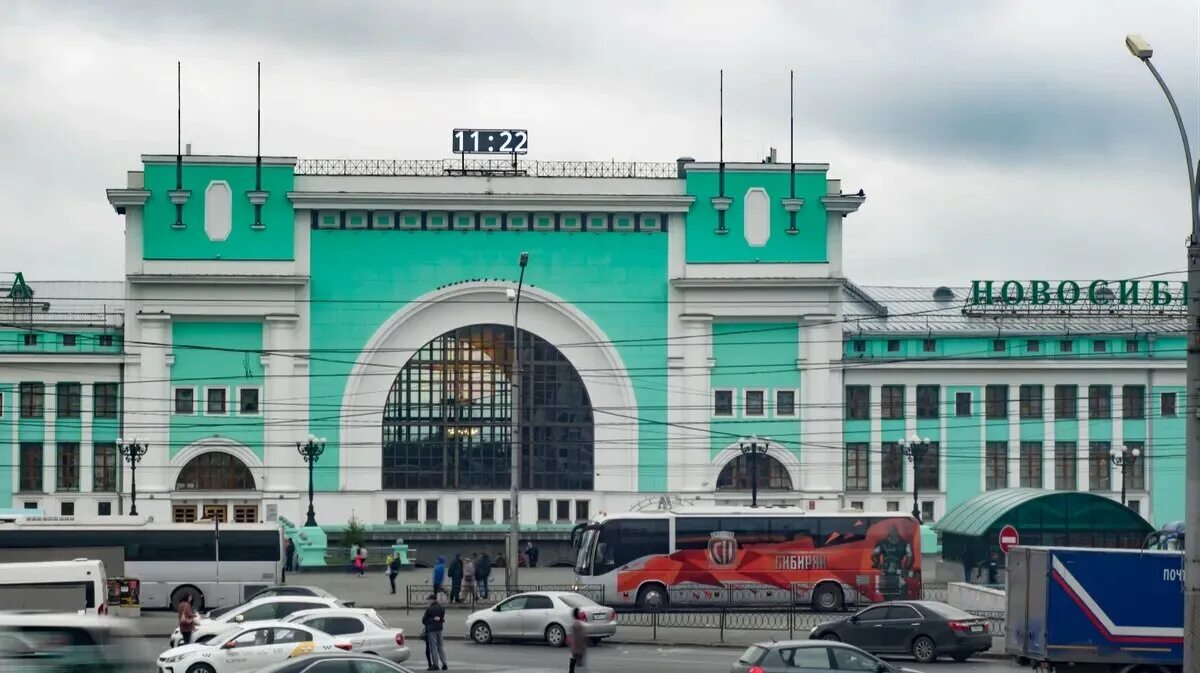 Здание вокзала новосибирск-главный. Жизнь в новосибирске. Автовокзал новосибирск главный. Вокзал железнодорожной станции новосибирск-главный. Можно уехать в новосибирск.