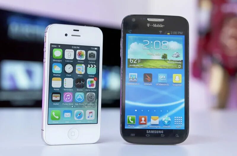 Galaxy s24 vs iphone 15. Iphone 14 Samsung s22. Iphone vs Samsung Galaxy s22. Apple vs Samsung 2011. Galaxy s23 vs iphone 14.