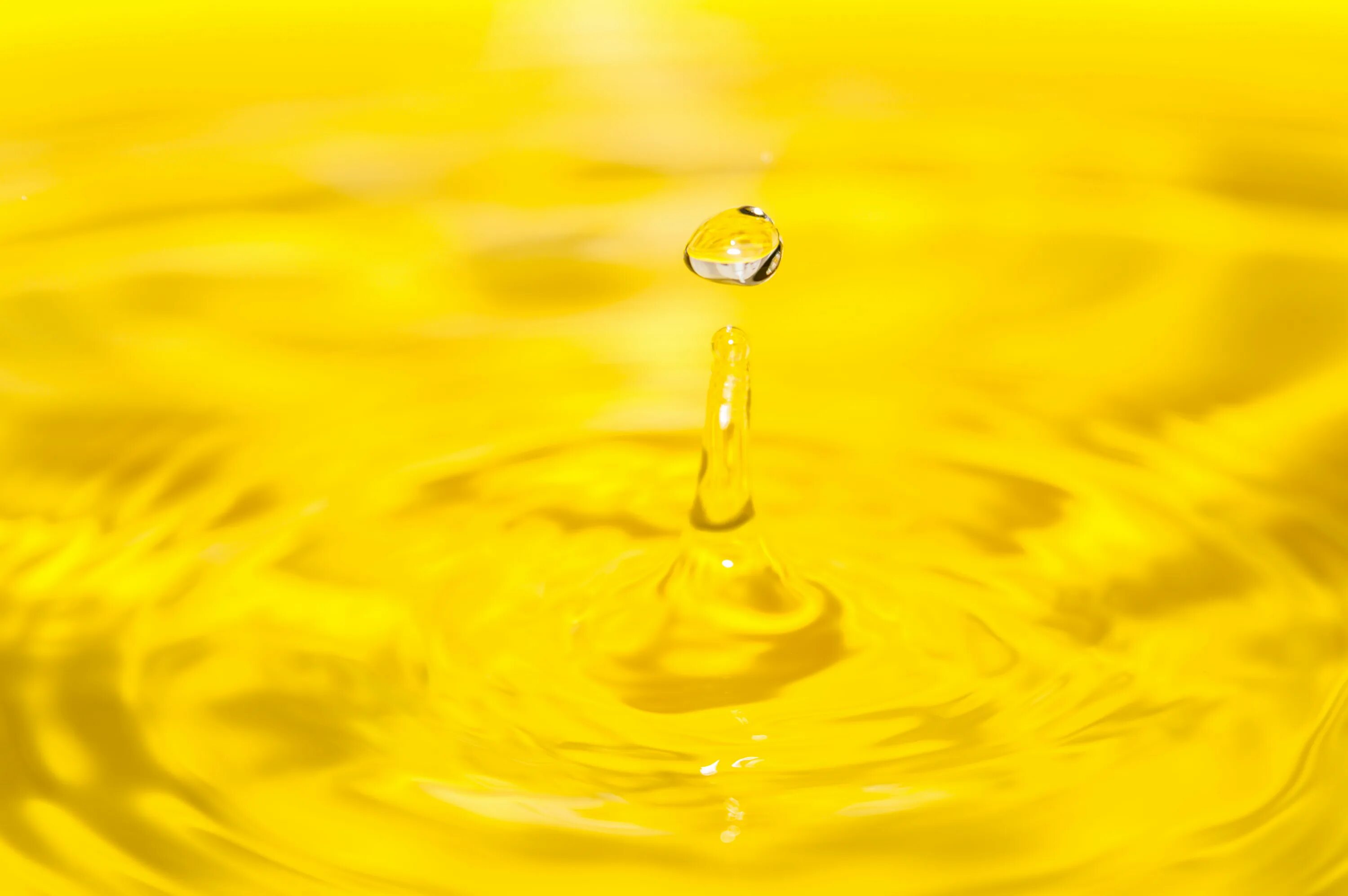 Желто коричневая вода