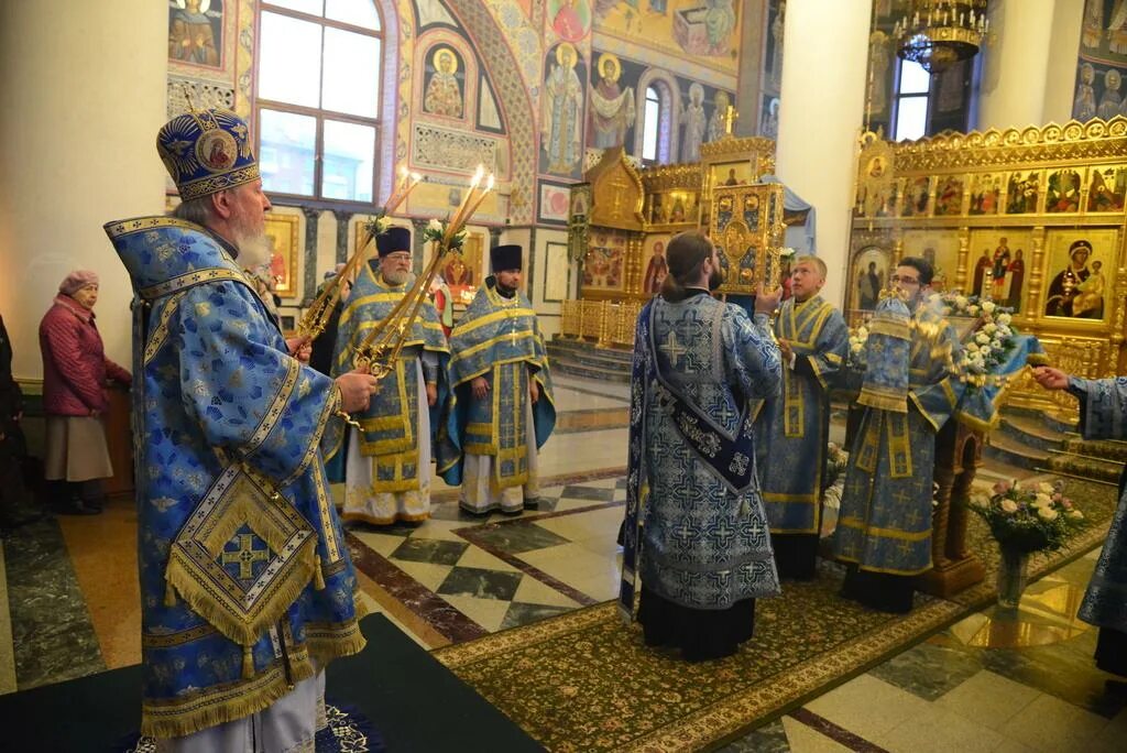 Служба в кафедральном соборе брянск. Хко святого олега брянского. Служба в кафедральном соборе брянск. Брянский кафедральный собор служба. Служба в кафедральном соборе брянск.