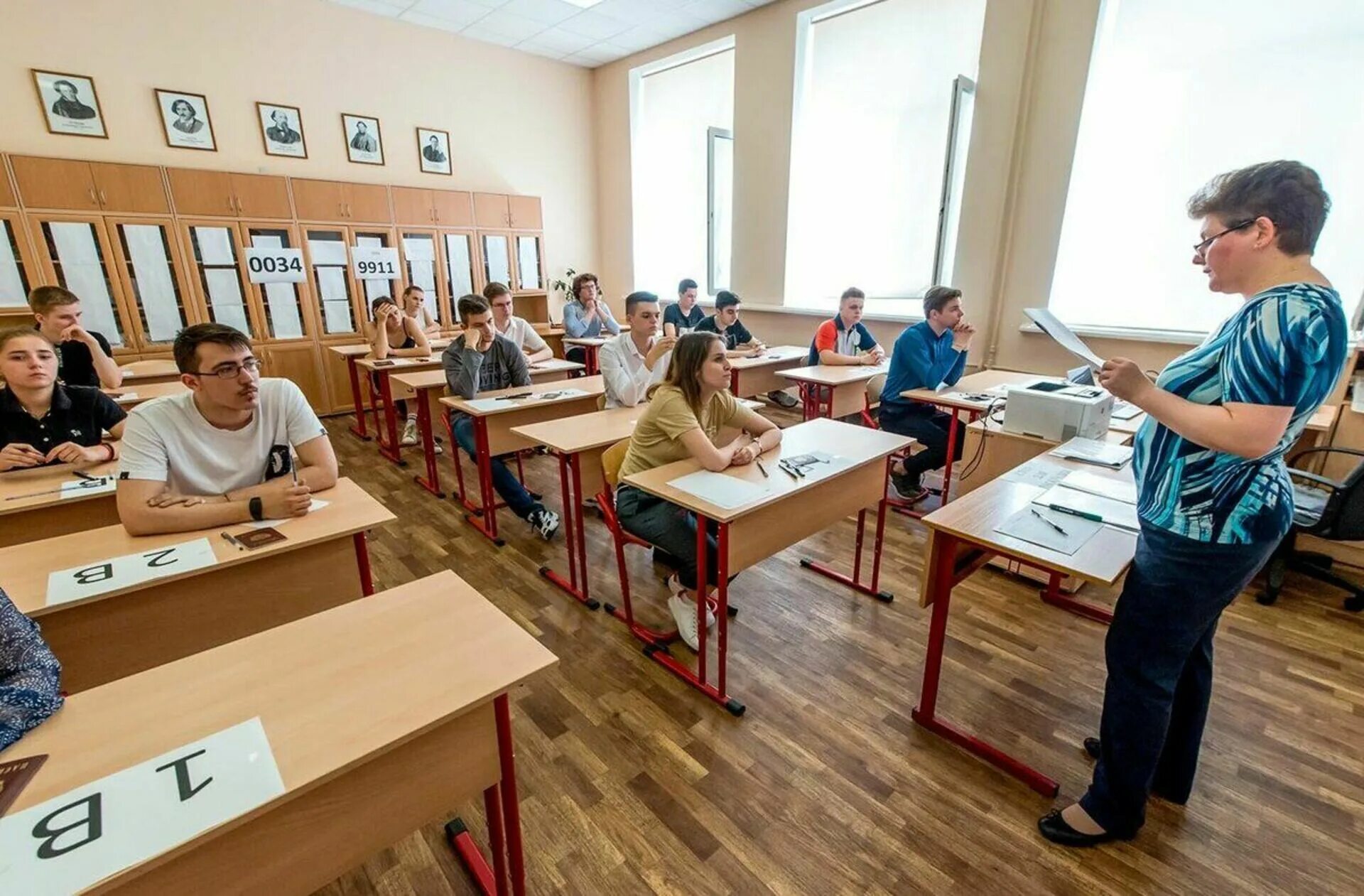Экзаменов в средних школах
