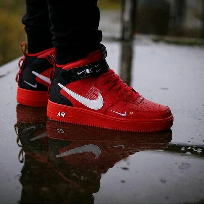 Теплые найки. Nike Air Force 1 07 красные. Nike Air Force 1 Red. Nike Air Force 1 07 Mid lv8 Red. Nike Air Force Mid 07 Red.