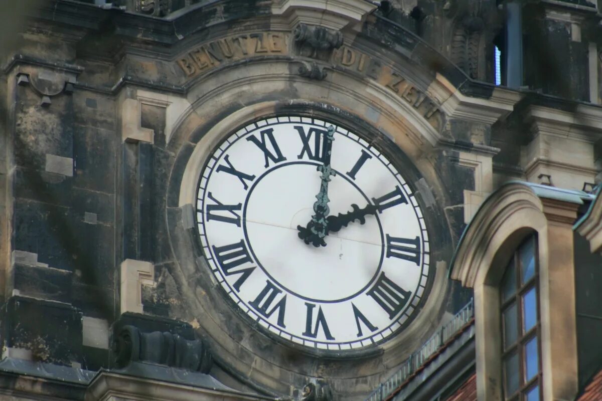 Италия часы время. Циферблат Биг Бена. Часы. Старинные башенные часы. Башня с часами.