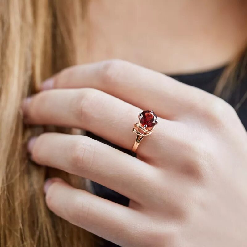 на каком пальце носить кольцо с гранатом. кольцо с овальным камнем женское. кольцо с красным овальным камнем. на каком пальце носить кольцо с гранатом. на каком пальце носить кольцо с гранатом.