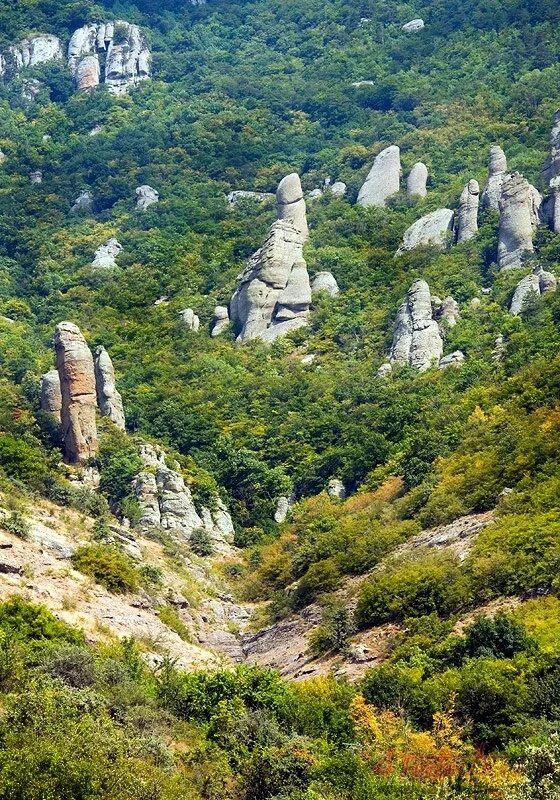 Окрестность алушты. Долина привидений Алушта. Долина привидений Ялта. Демерджи храм. Долина привидений Крым Алушта на джипингах.