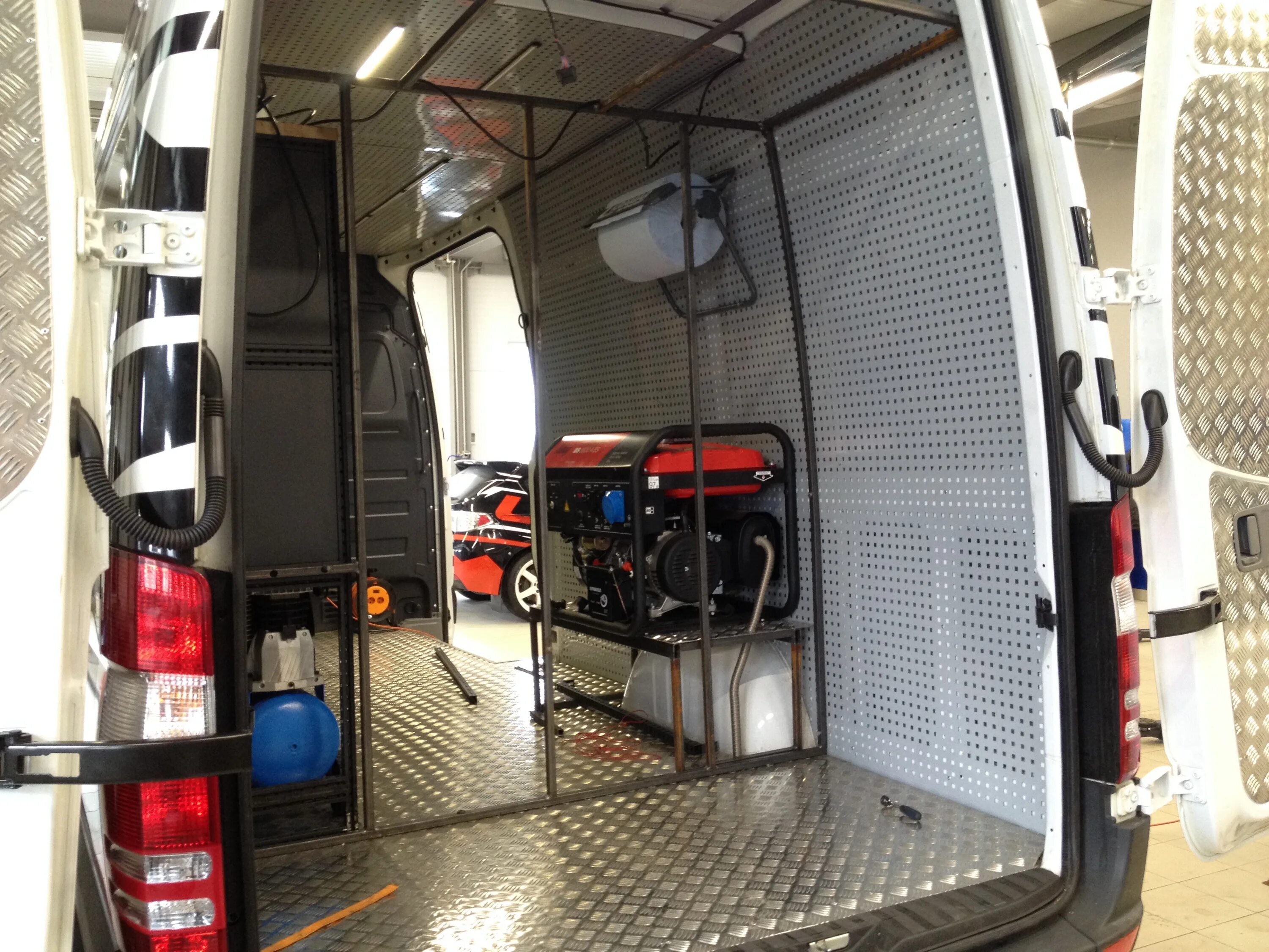 форд транзит передвижная автомастерская. газ 2705 автодом. переоборудование грузовых фургонов в автобусы. переоборудование грузовых фургонов в автобусы. переделка фургона в автодом.