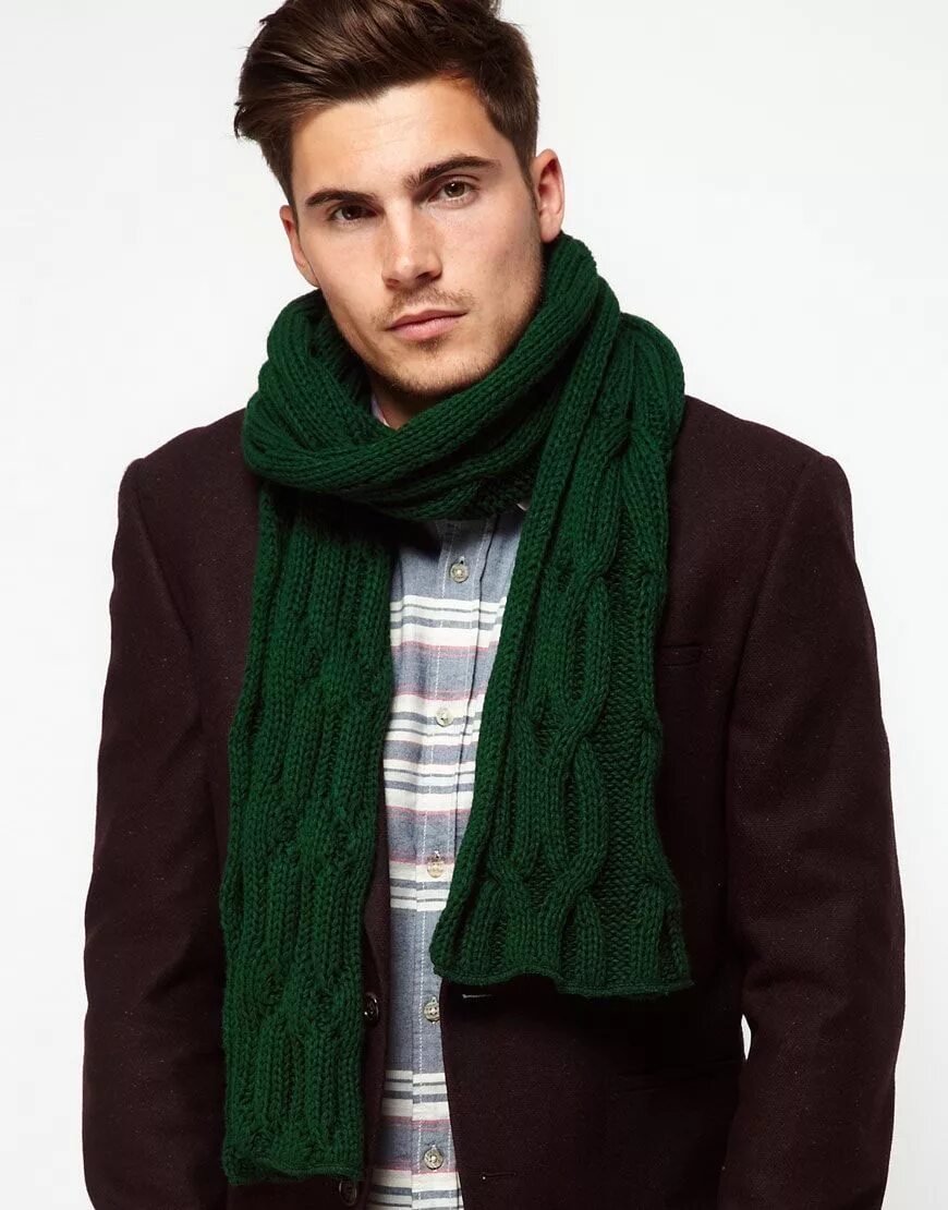 Шарф мужской. Модные мужские шарфы. Мужской вязаный шарф. Мужчина в шарфе.