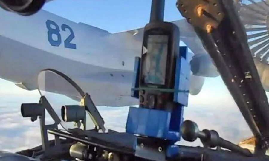 спутниковая навигационная система в авиации. экран радара рлс 5н87.