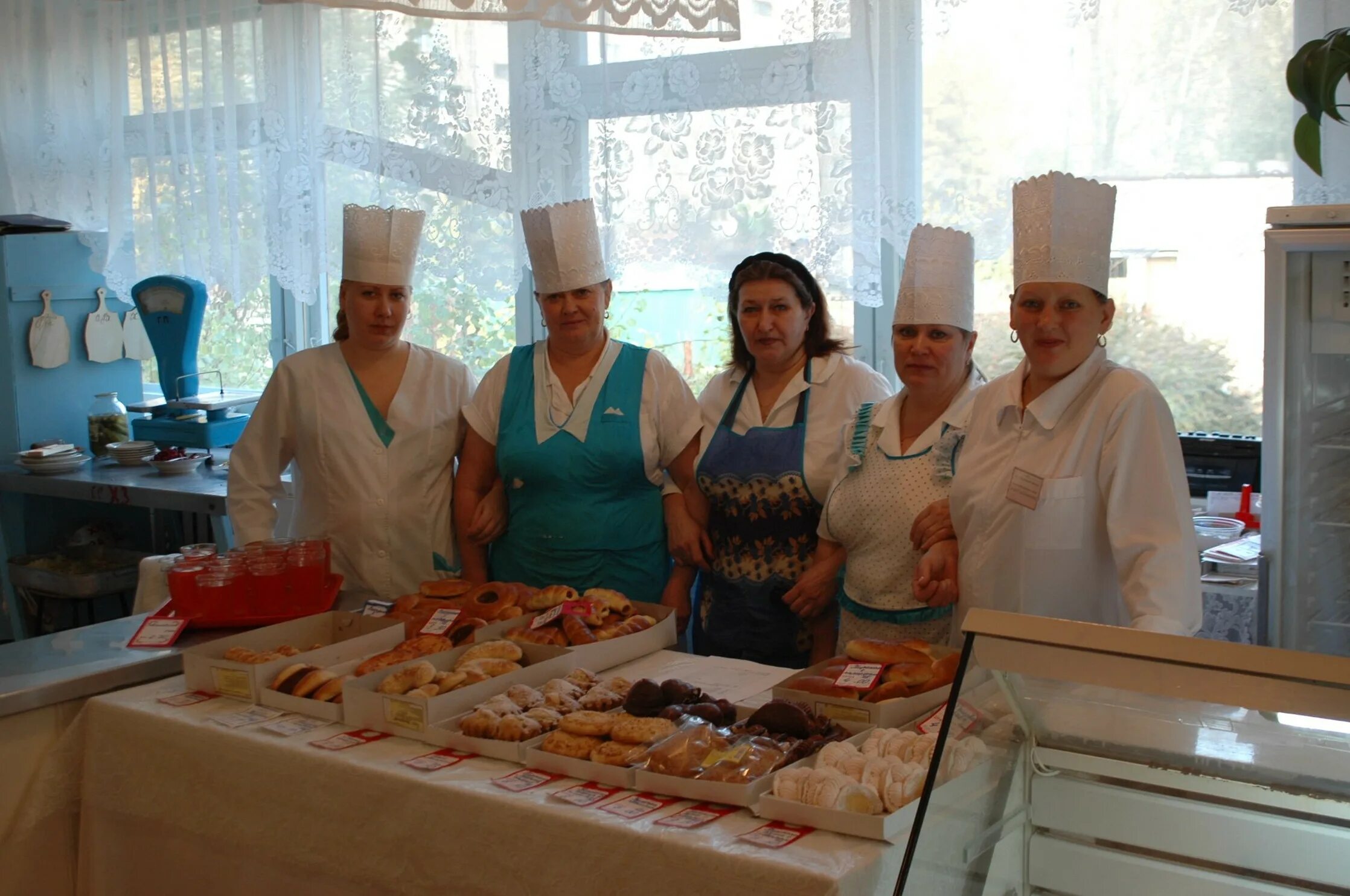 Николя мем. Школьная столовая мем. Мемы про школьную столовую. Приколы про школьную столовую. Школьная столовая презентация.