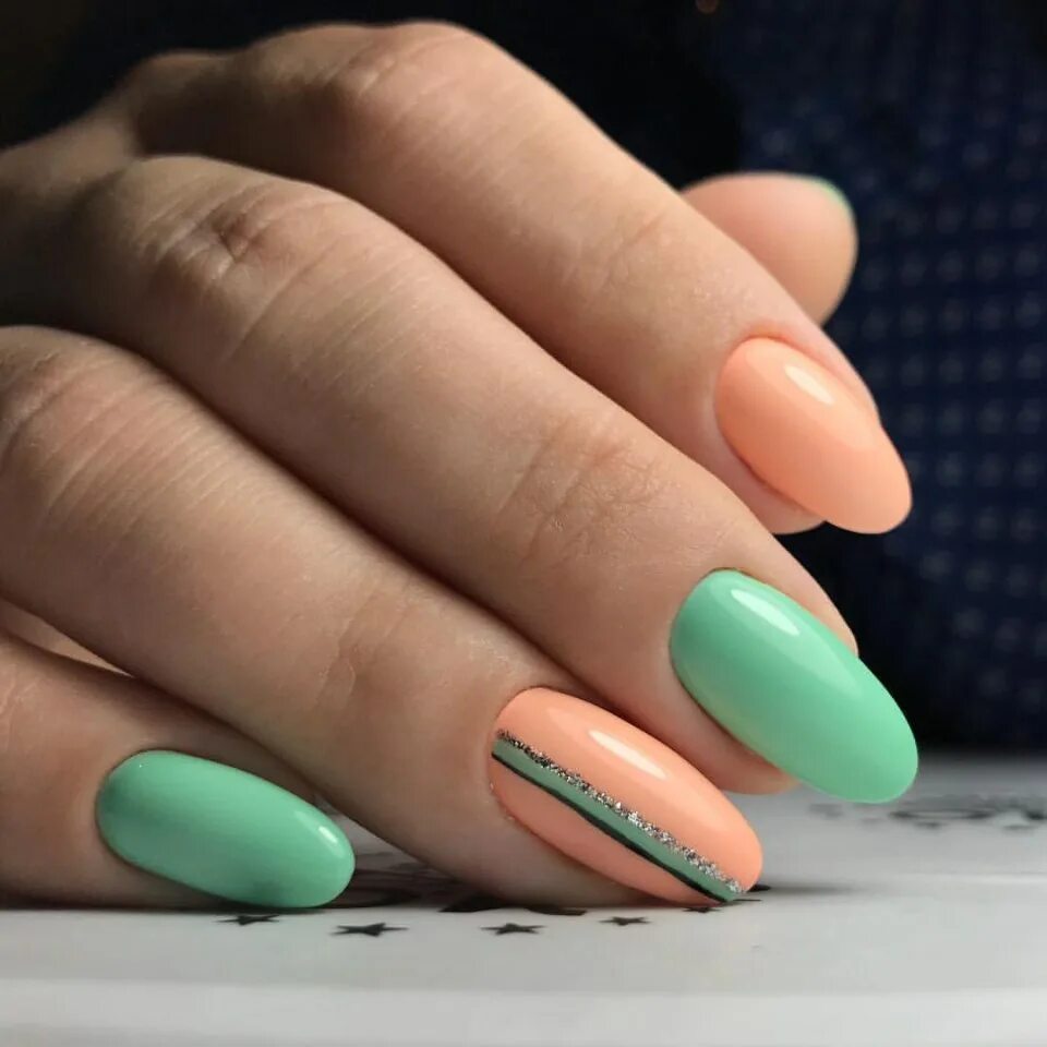 Мятный маникюр. Маникюр яркий однотонный. Розовые матовые ногти. Модные яркие ногти. Яркие ногти на лето.