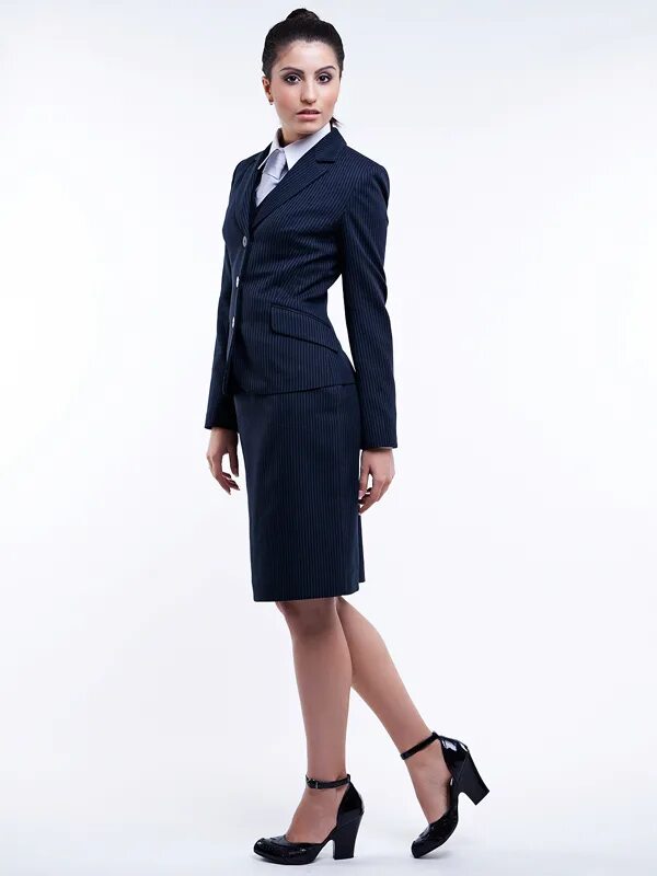 деловой костюм женский. джорджио армани женские костюмы. классический стиль одежды. классика одежда женская магазин. офисная одежда для женщин.