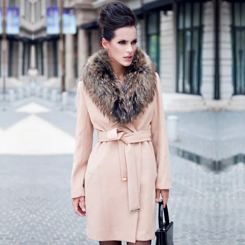 Palto s mexom. Пальто с меховым воротником женское. Женское пальто. Какие зимние пальто в моде. Пальто зимнее серое женское.