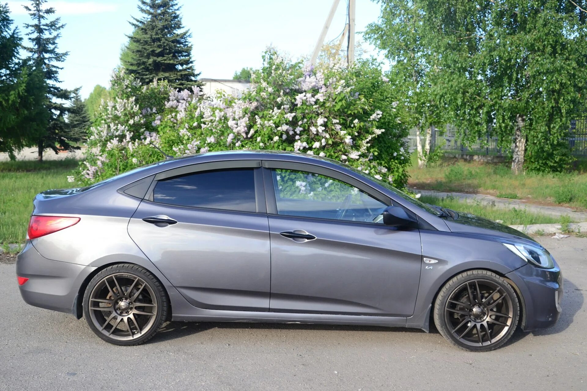 Солярис 18. Серый Солярис r17. Hyundai Solaris r18. Hyundai Solaris диски r18. Черный.Hyundai.Solaris r17.