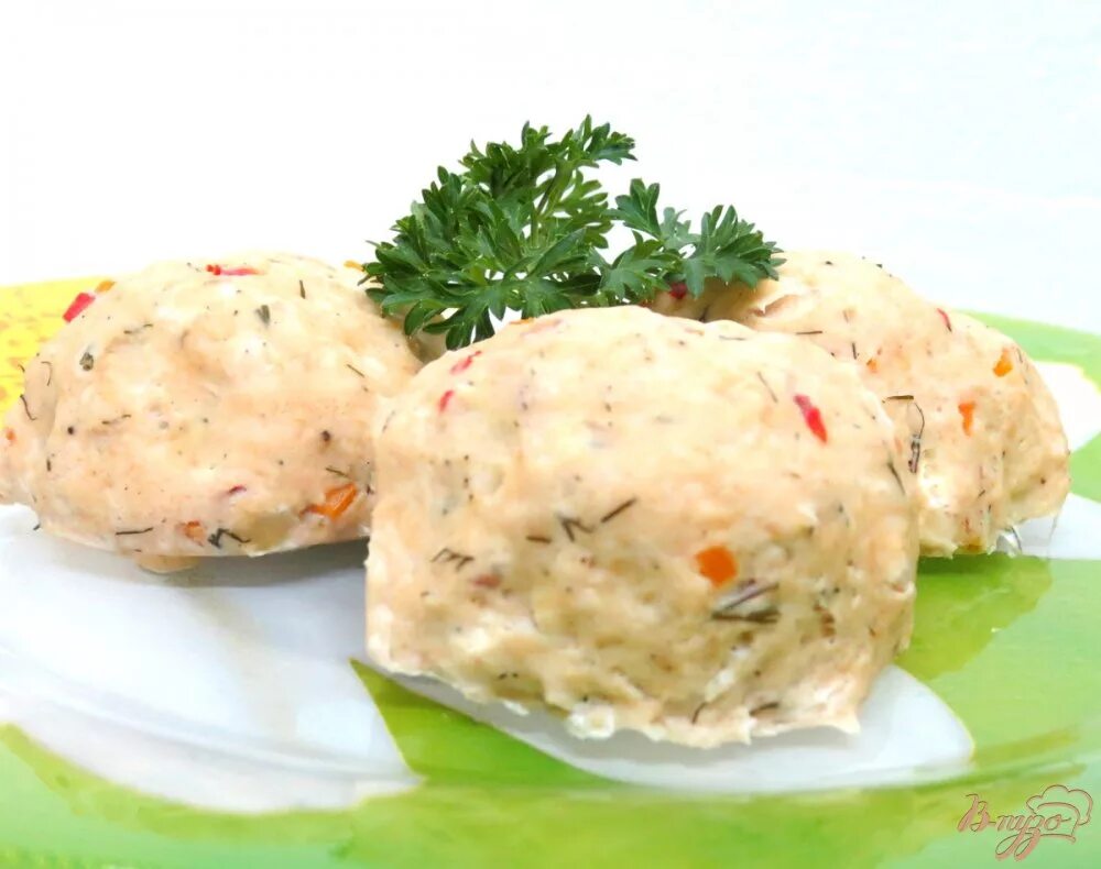 Куриные котлеты на пару без пароварки. Паровые куриные котлеты. Паровые куриные котлеты. Котлеты на пару в пароварке диетические. Паровые котлеты.