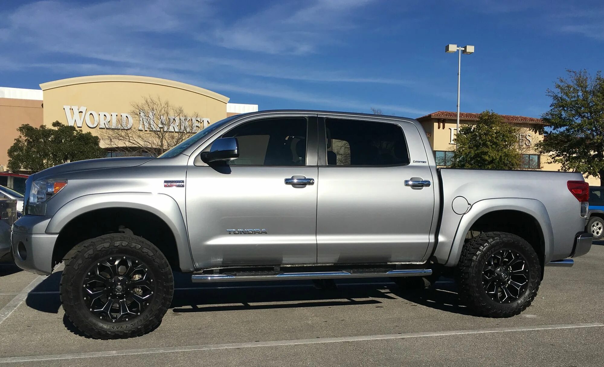 Toyota tundra double cab. Сколько жрет тойота. Тойота тундра терминатор 3. 7 1794. Тойота тундра платинум 2014.
