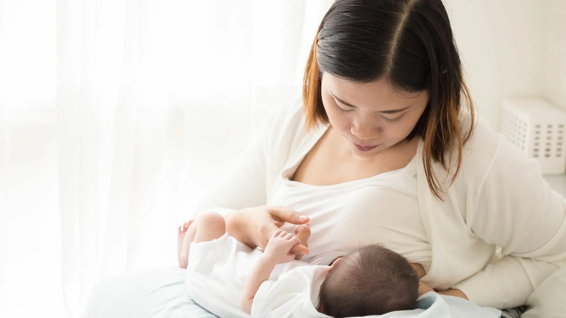 Молоко грудно девушек. Breastfeeding milk. Breast milk mom. Грудное вскармливание. Breast milk mom.