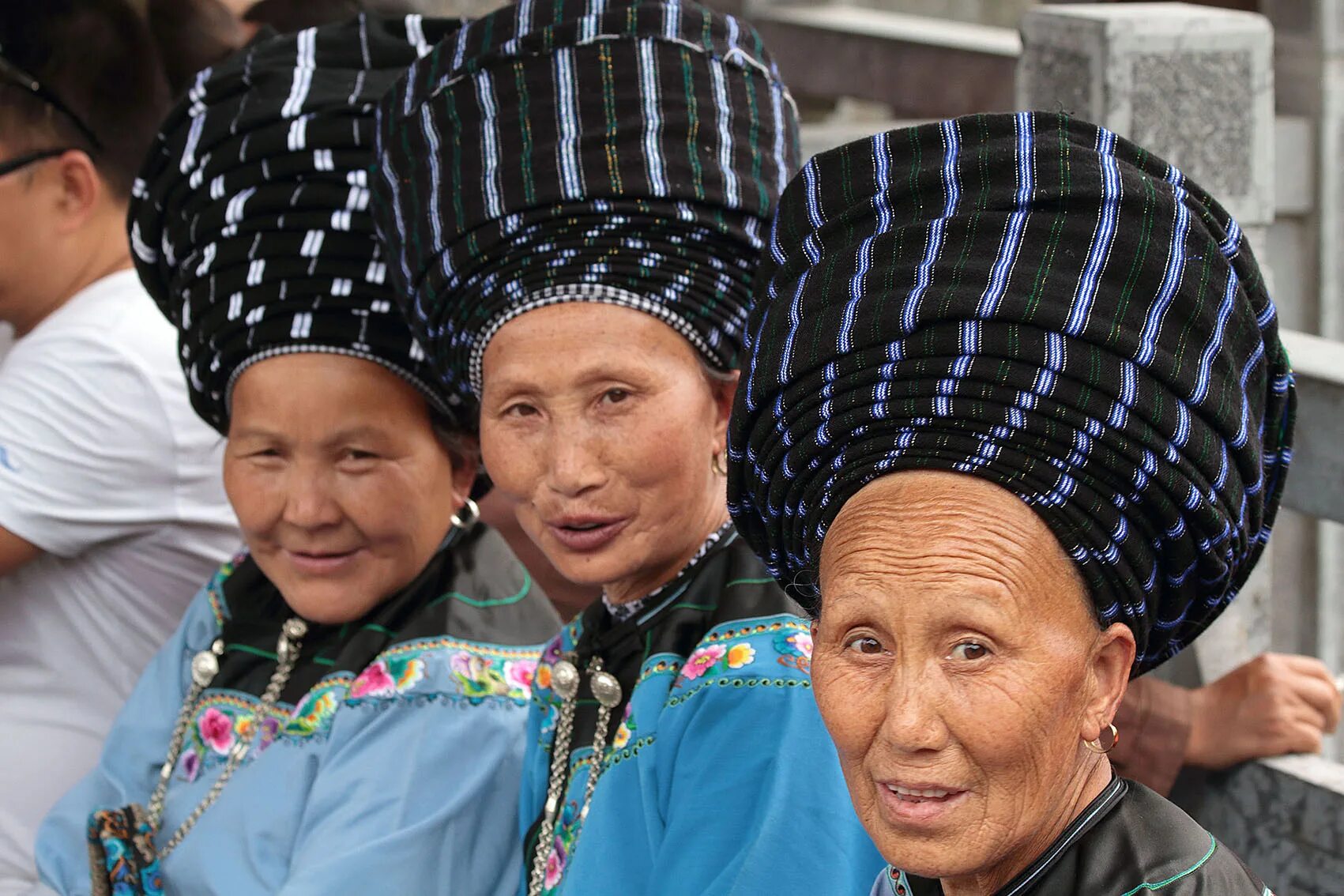 Этническая группа что это. Этнические группы. Miao women. Дом в Китае.