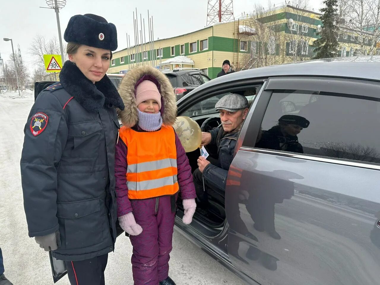 Дорожная полиция. Водитель губкинский. Полицейский дпс. Водитель губкинский. Росгвардия губкин фото сотрудников.