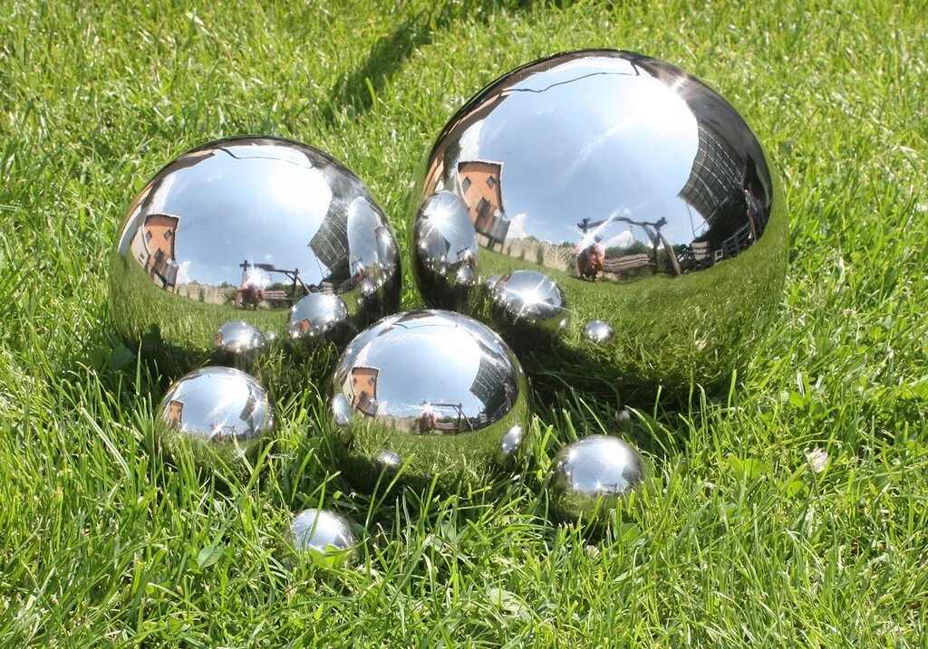 Шар в шаре барнаул. Шары полусферы AISI 304. Металлический шар. Зеркальные шары для сада. Металлические шары для сада.