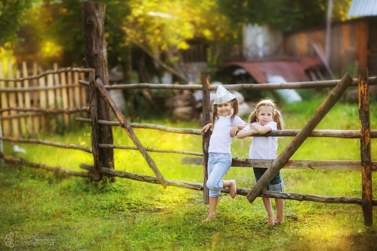Подростки лето деревня. Мальчик в деревне фотосессия. Девочка в деревне. Сельские дети. Счастливое детство в деревне.