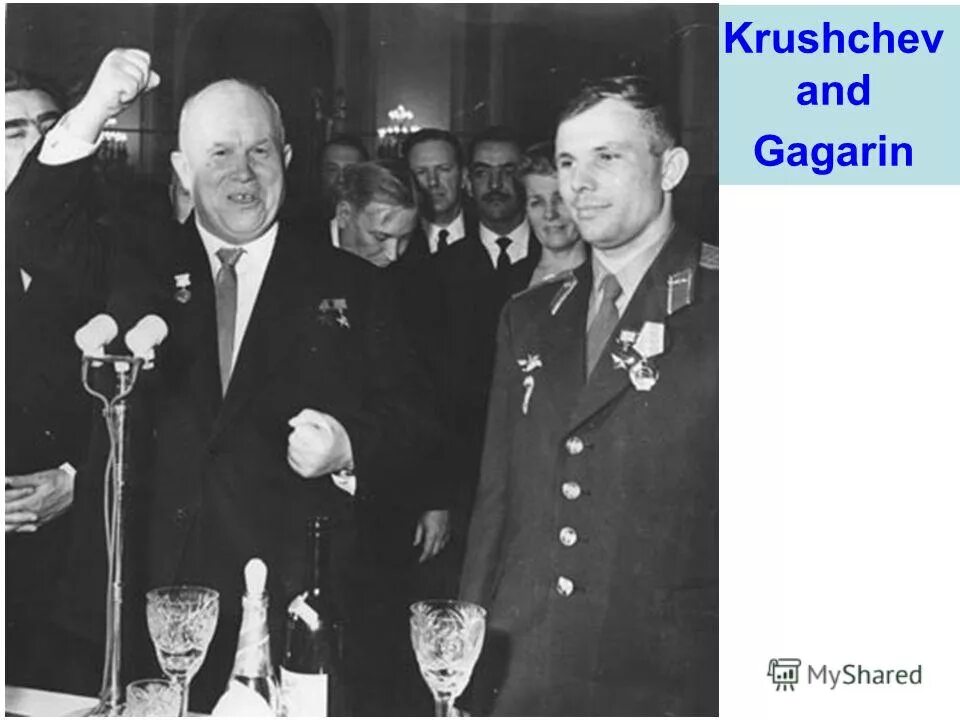 Первая награда гагарина после полета в космос. Хрущев и Гагарин 1961. Брежнев Гагарин Хрущев.