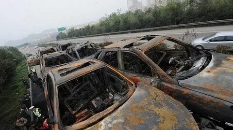 Китайский автомобиль загорелся на ходу