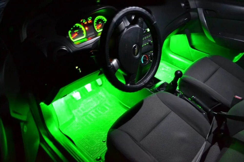 Светодиодная лента красный зеленый свет 12v. Сделай зеленую подсветку. Светодиодная лента (300smd-5м) зеленая. Led 5. Шевроле авео т250 неоновая подсветка.