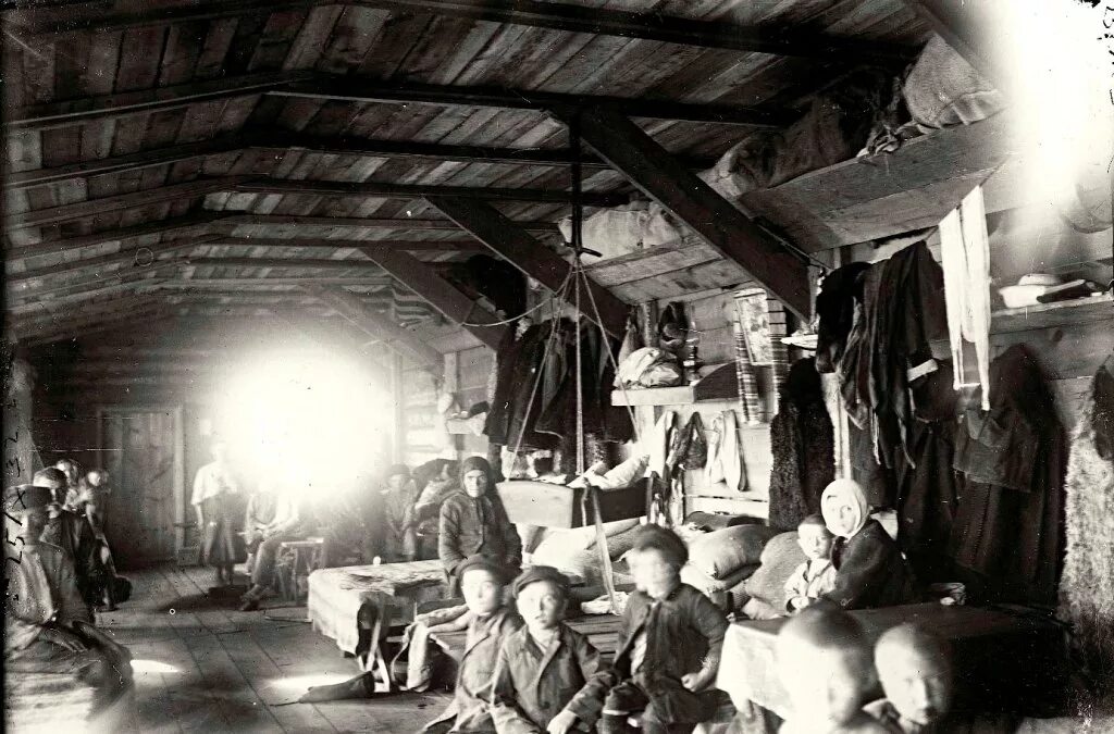 заселение в хостел. вахта в общежитии. где живут рабочие. где живут рабочие. гастарбайтеры жилье.