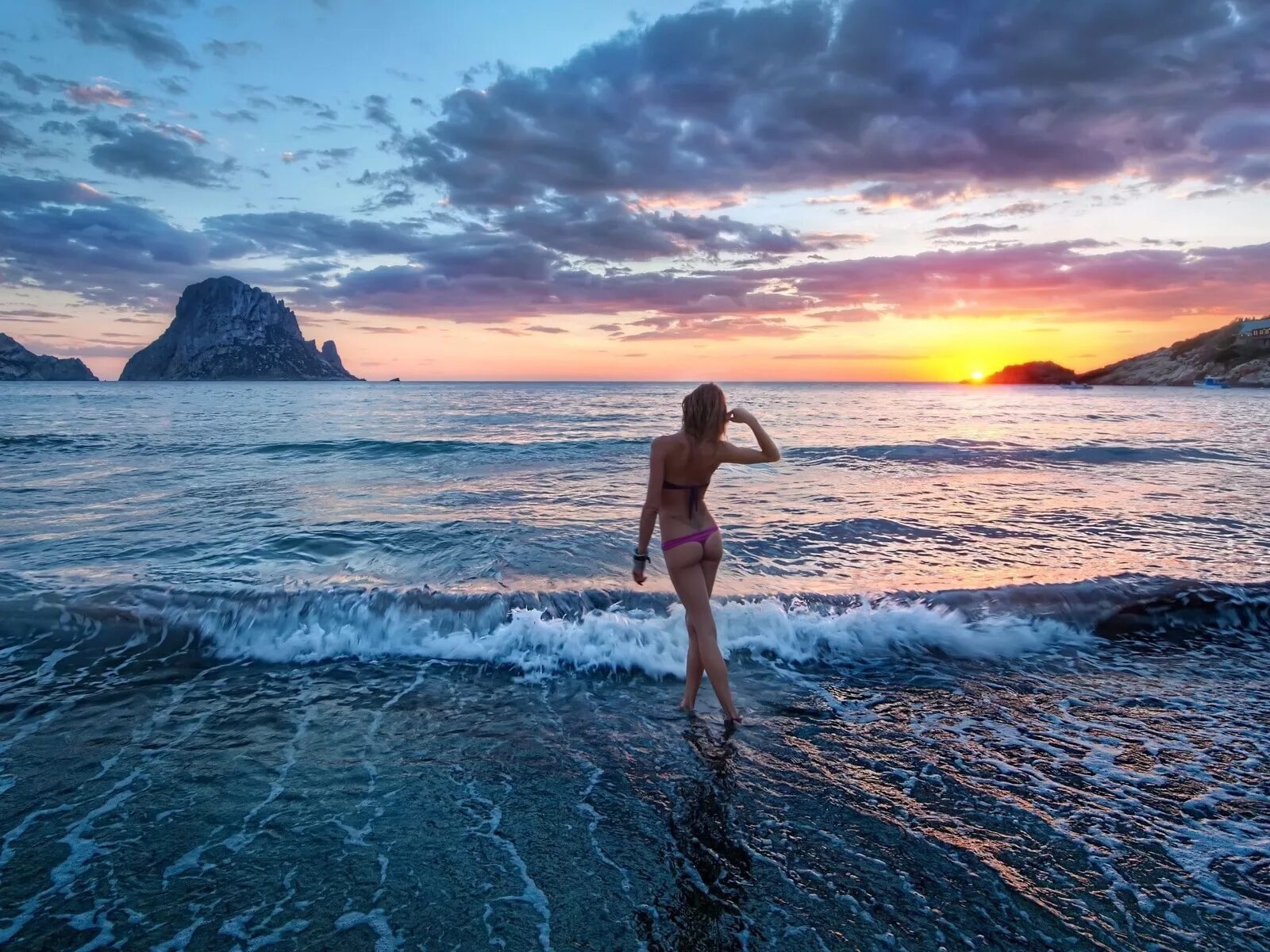 Море веселье. Интересные фото на море. Девушка-море. Девушка волосы вода. Девушки теннисистки.