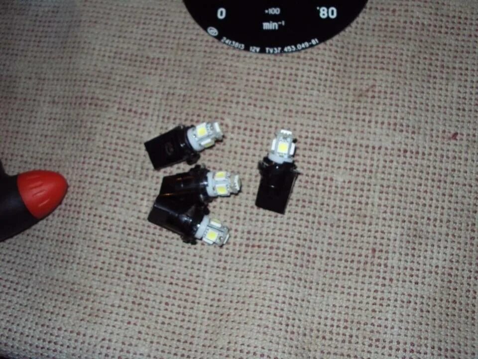 Светодиодные лампы для ваз 2107 в приборку. Лампы в приборную панель ваз 2107. Лампы в приборную панель ваз 2107. Лампа приборки 2107. Лампочки в панель приборов ваз 2107.