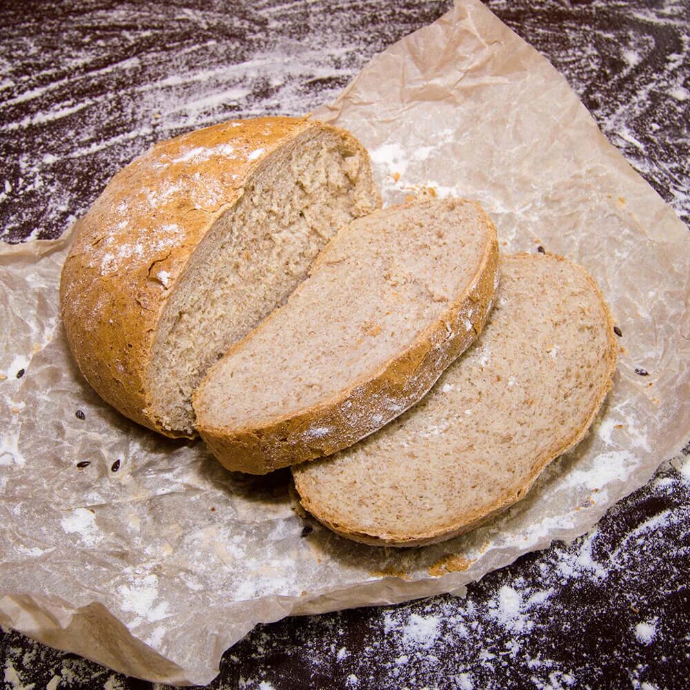 Рецепт отрубного хлеба. Хлеб пшеничный отрубной. Хлеб Vierkornbrot. Белково отрубяной хлеб. Серый хлеб с отрубями.