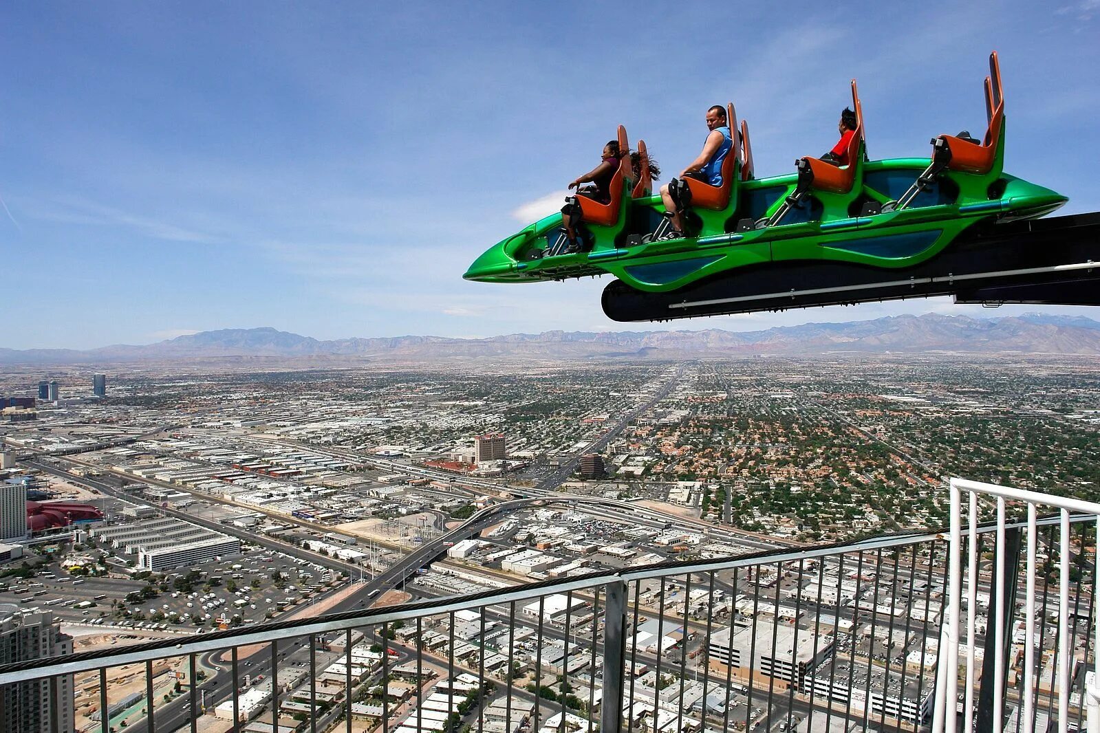 Thrilling ride. Thrilling ride. Thrilling ride. Американские горки для 3d очков. Stratosphere tower.