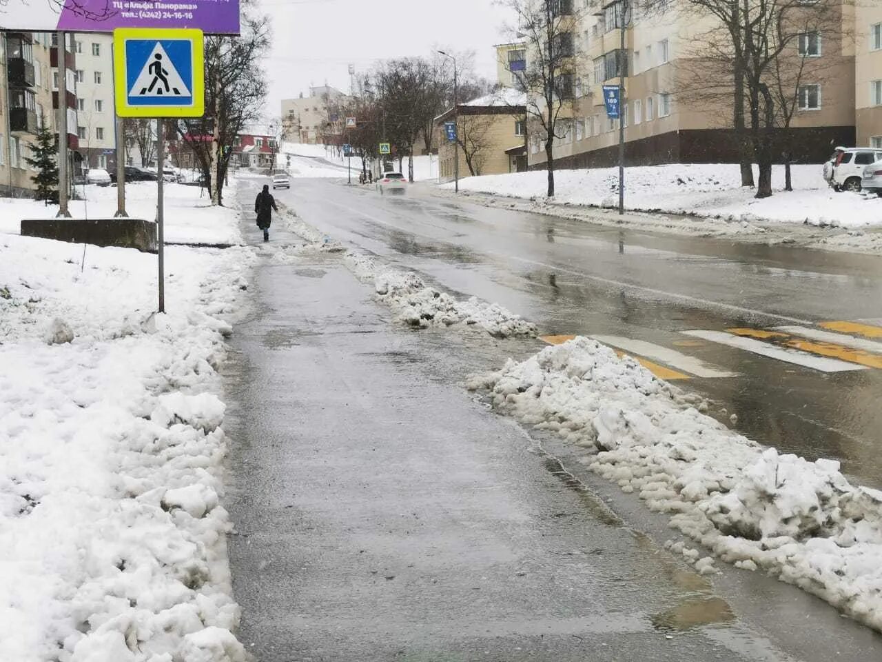 На сахалине выпал снег. Снегопад в городе. Циклон в Южно Сахалинске. Снегопад на дороге. Тает снег.