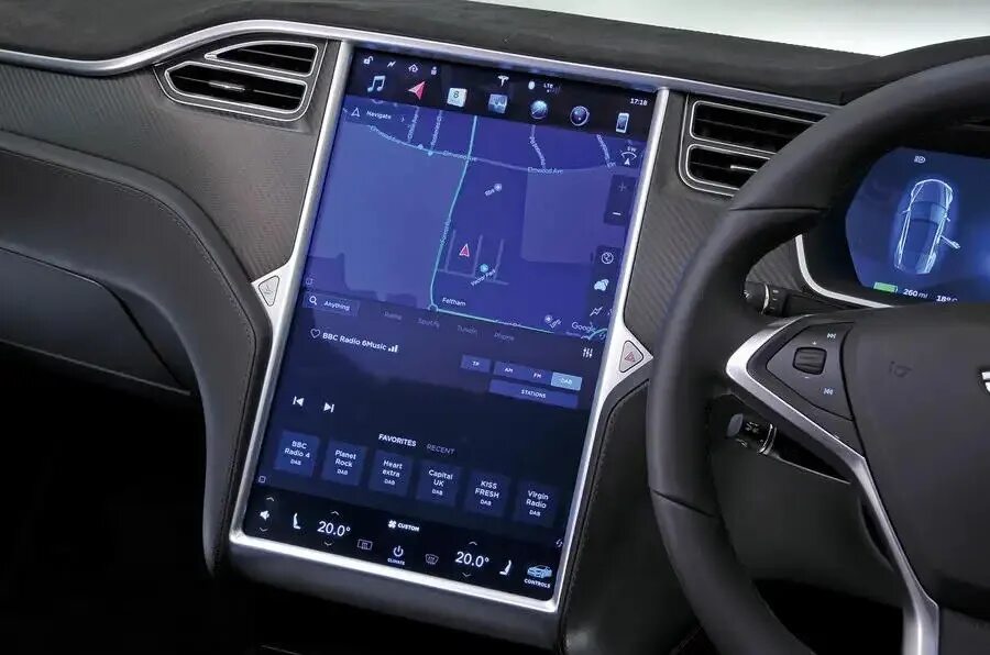 Tesla android 11. Tesla model s 2017 aux. tesla model s 2018 салон. телевизор тесла модель s. tesla model s carbon интерьер.