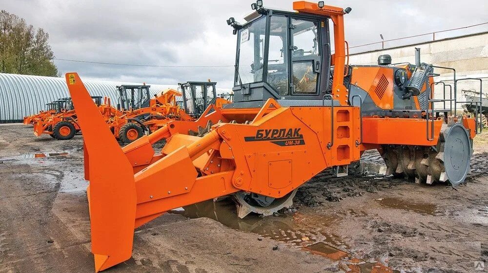 Каток грунтовый 25т. Уплотняющие машины. Кулачковый каток для уплотнения грунта. Виброкаток 12,7 т. Грунтоуплотняющая машина м-1110.