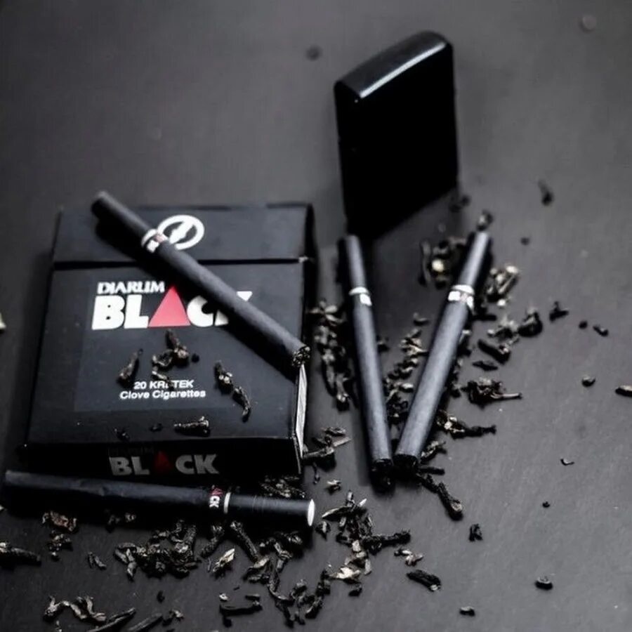 Курилка блэк. Сигареты Djarum Black. Кретек ДЖАРУМ Блэк. Сигареты кретек Djarum Black. Сигареты в черной пачке.